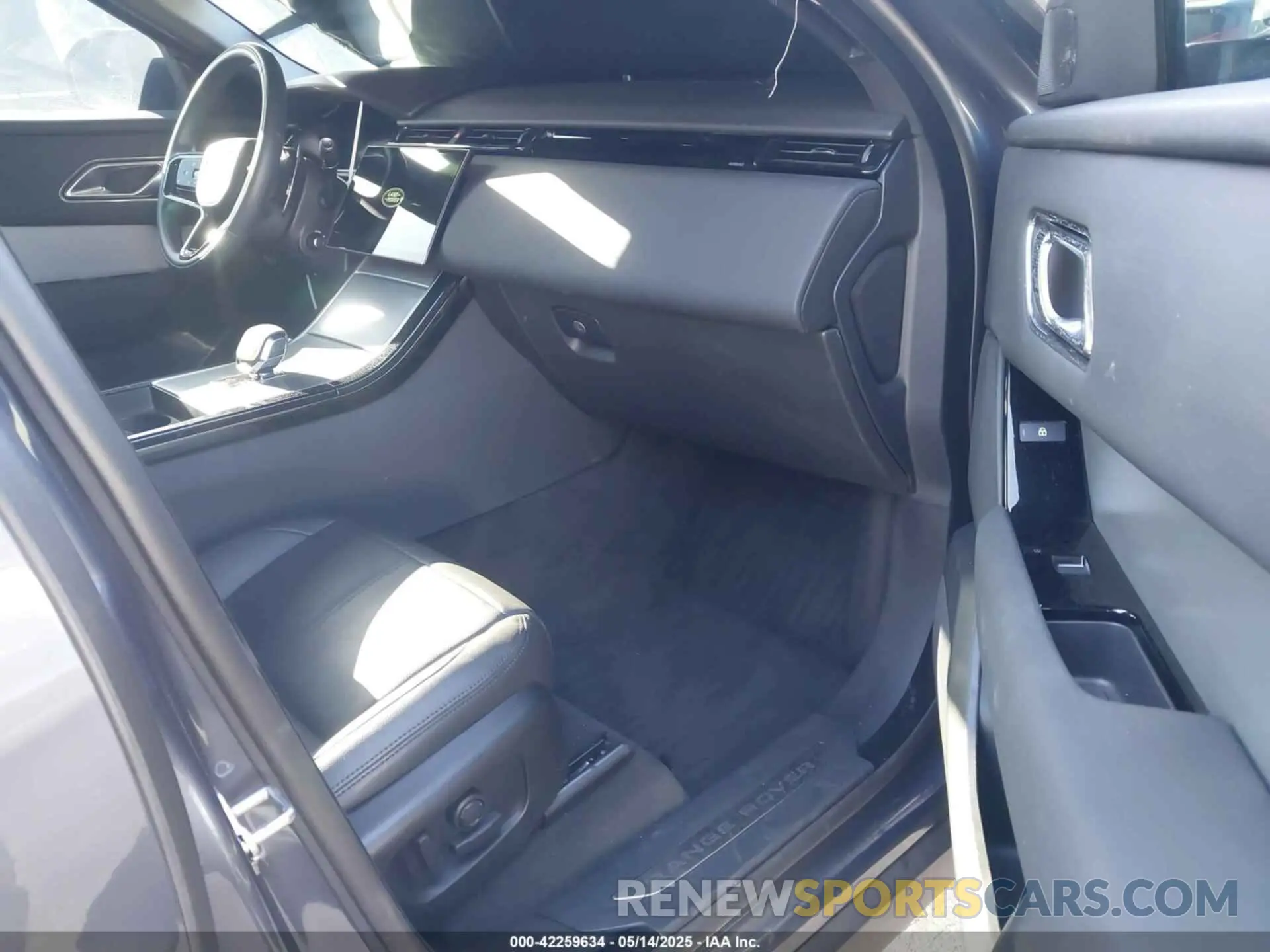 5 Photograph of a damaged car SALYJ2EX5SA392822 LAND ROVER RANGE ROVER VELAR 2025