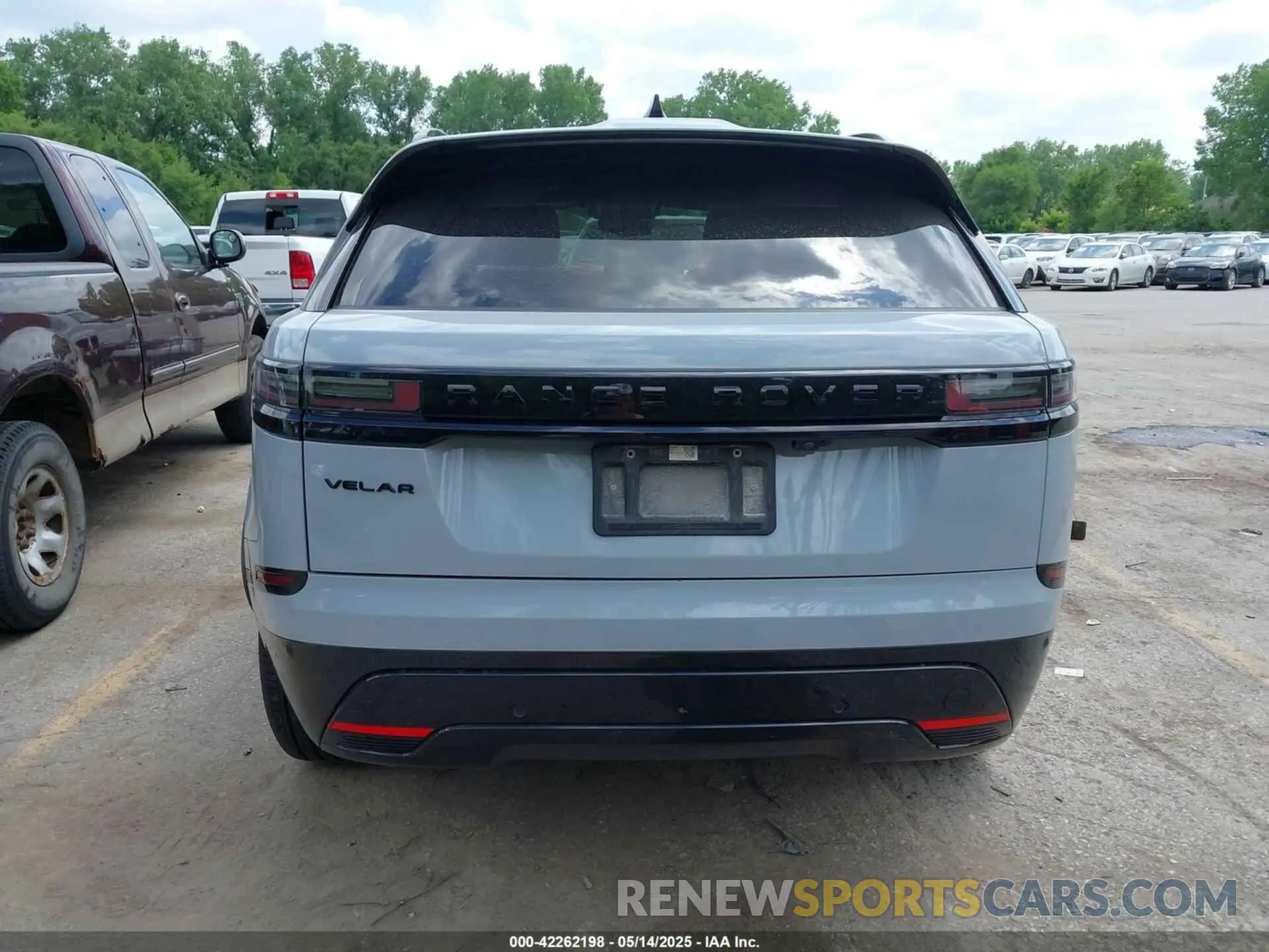17 Photograph of a damaged car SALYL2EX1SA394559 LAND ROVER RANGE ROVER VELAR 2025