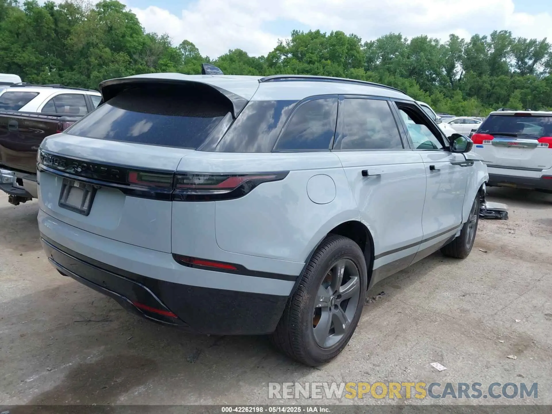 4 Photograph of a damaged car SALYL2EX1SA394559 LAND ROVER RANGE ROVER VELAR 2025