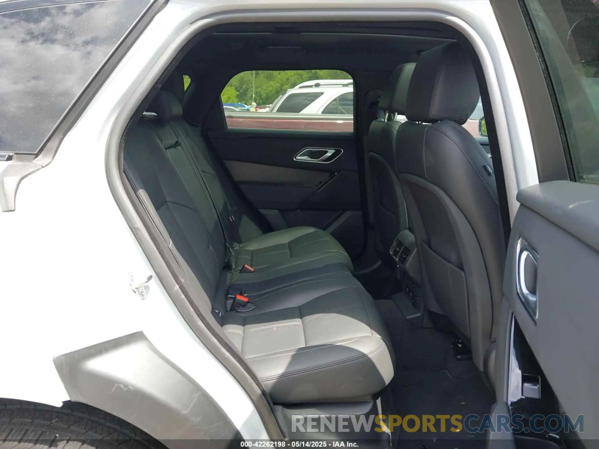 8 Photograph of a damaged car SALYL2EX1SA394559 LAND ROVER RANGE ROVER VELAR 2025