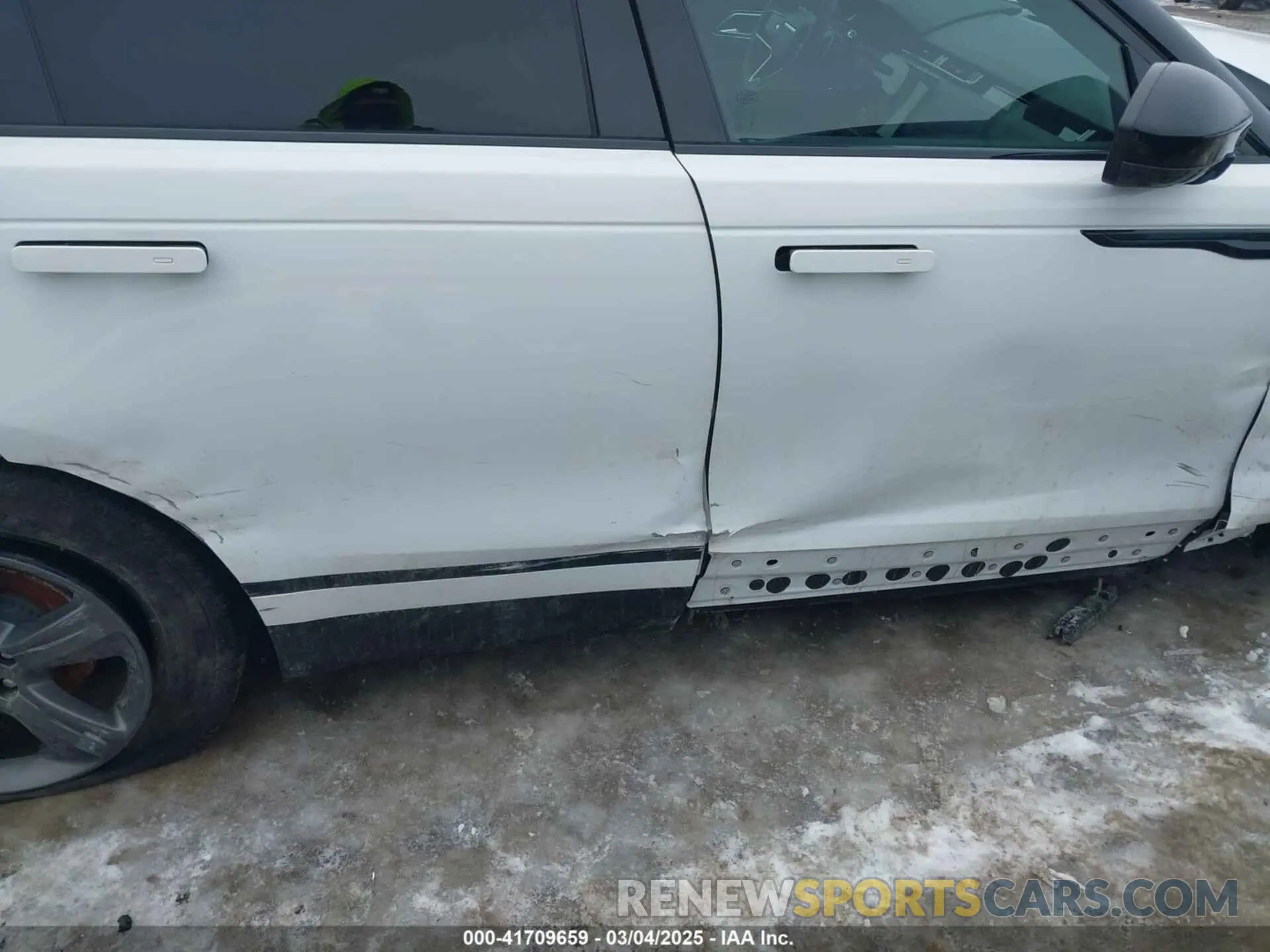 17 Photograph of a damaged car SALYL2EX7SA810453 LAND ROVER RANGE ROVER VELAR 2025