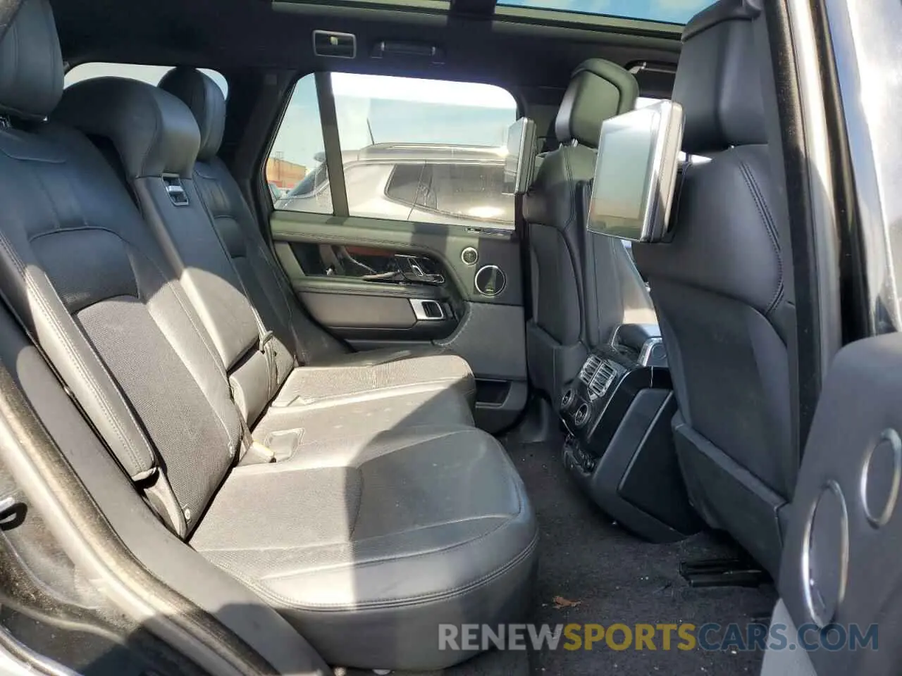 11 Photograph of a damaged car SALGS2RE7KA536047 LAND ROVER RANGEROVER 2019