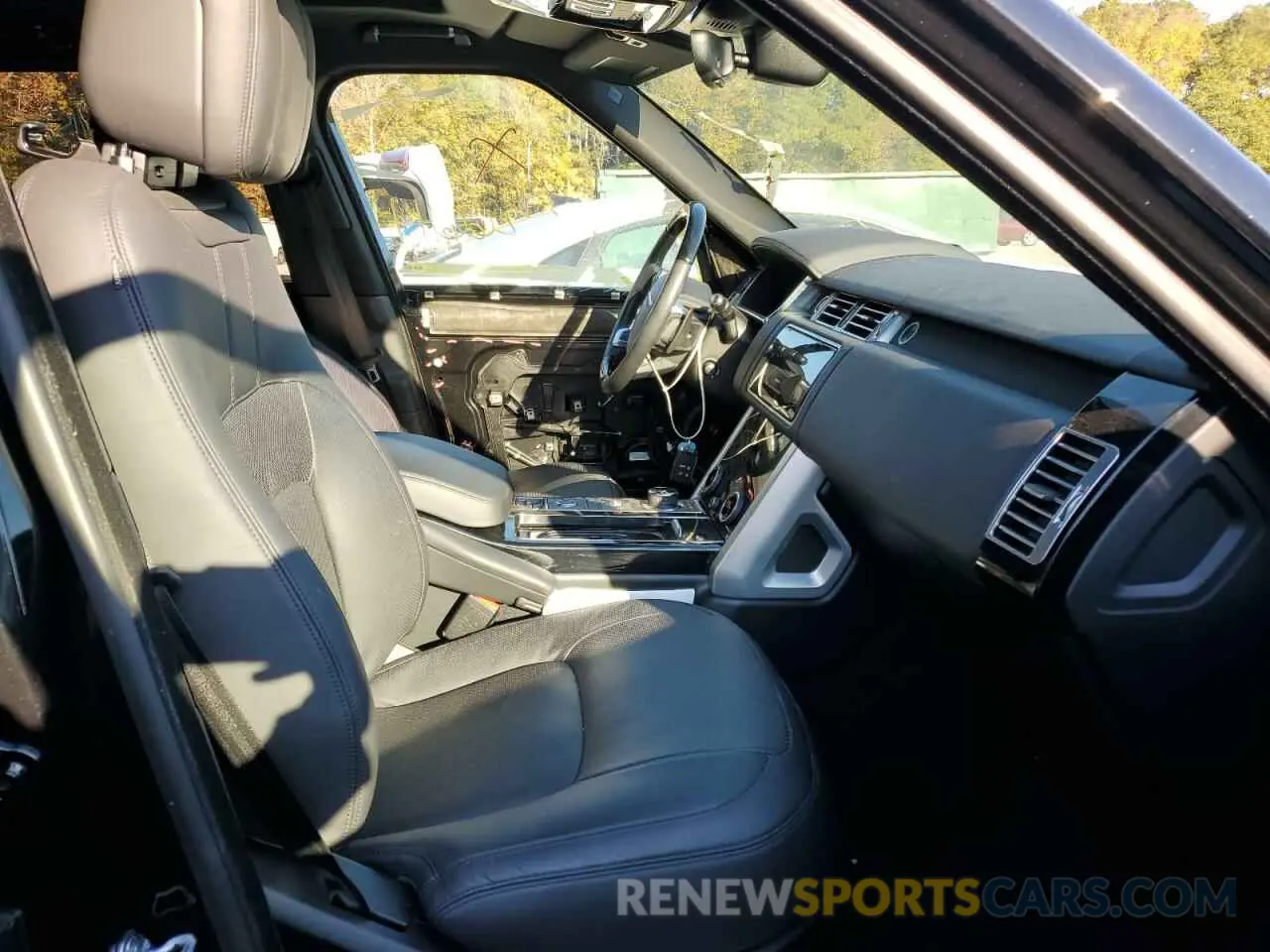 5 Photograph of a damaged car SALGS2RE8KA543329 LAND ROVER RANGEROVER 2019