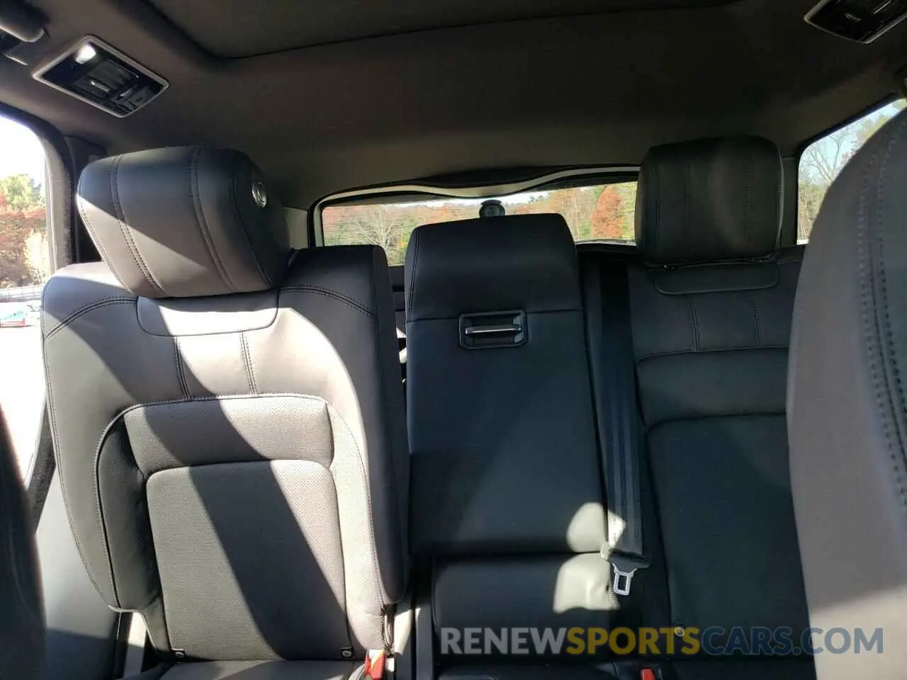 10 Photograph of a damaged car SALGS2SV5KA535697 LAND ROVER RANGEROVER 2019