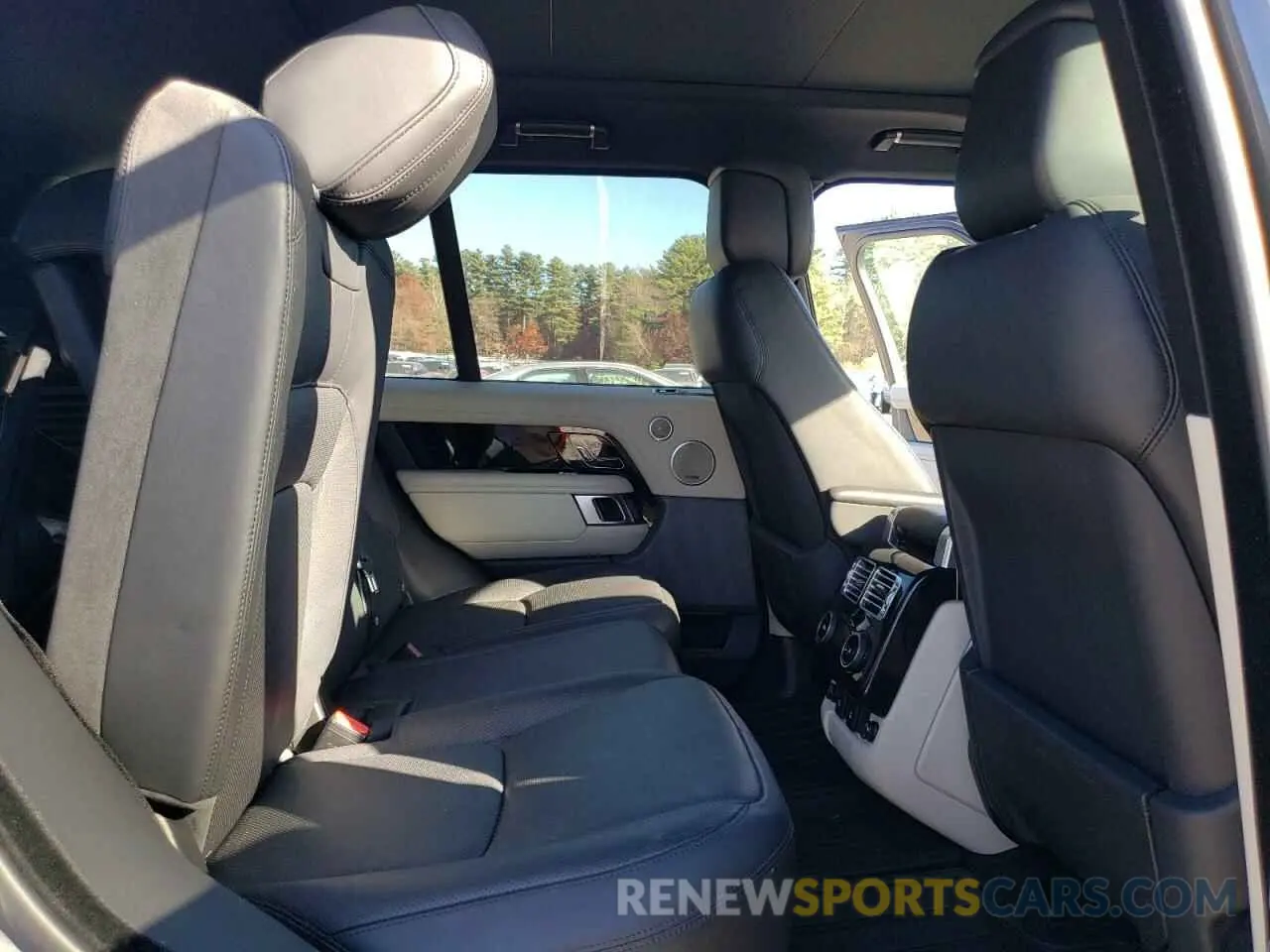 11 Photograph of a damaged car SALGS2SV5KA535697 LAND ROVER RANGEROVER 2019
