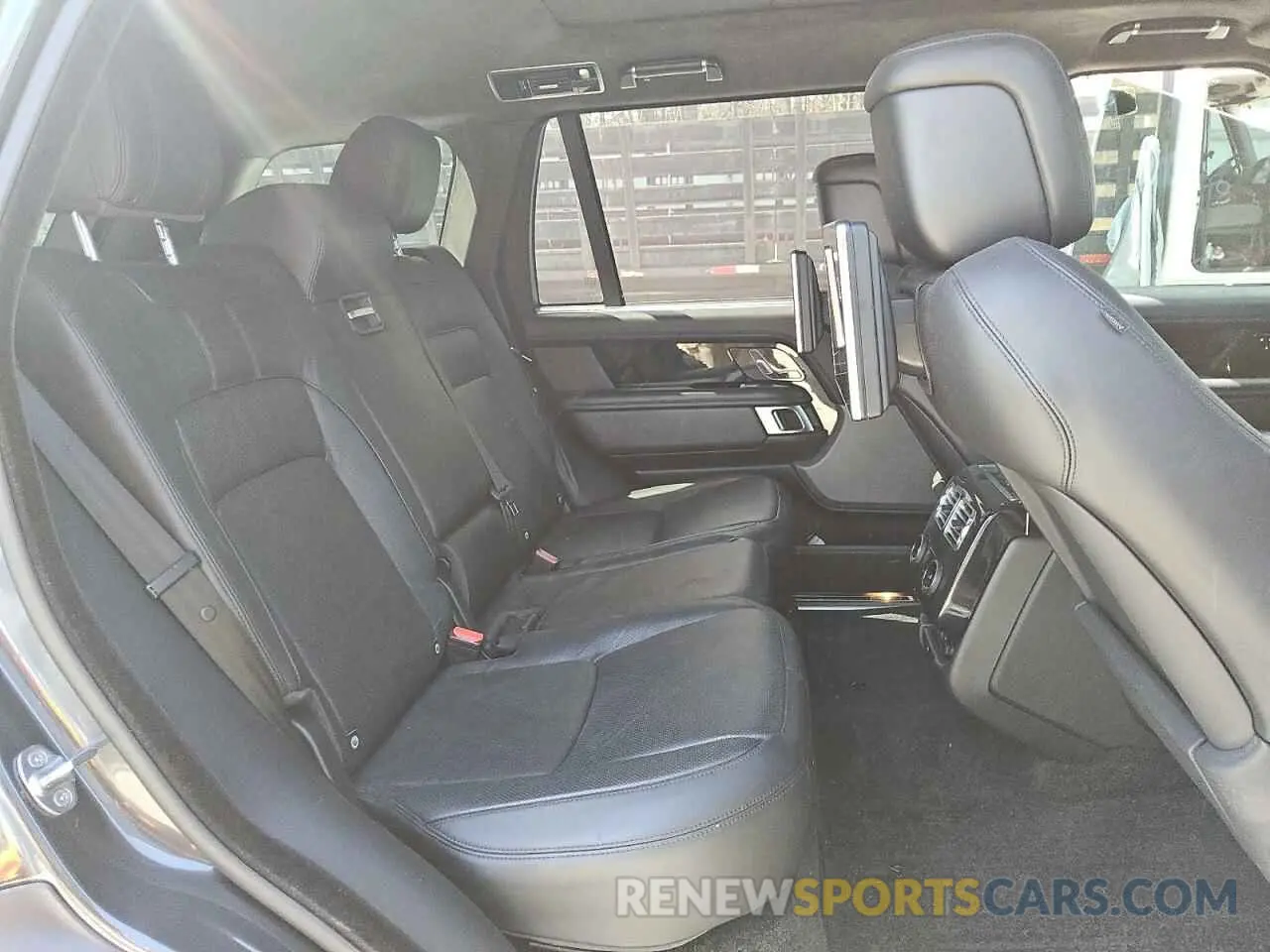 11 Photograph of a damaged car SALGS5RE9KA528226 LAND ROVER RANGEROVER 2019