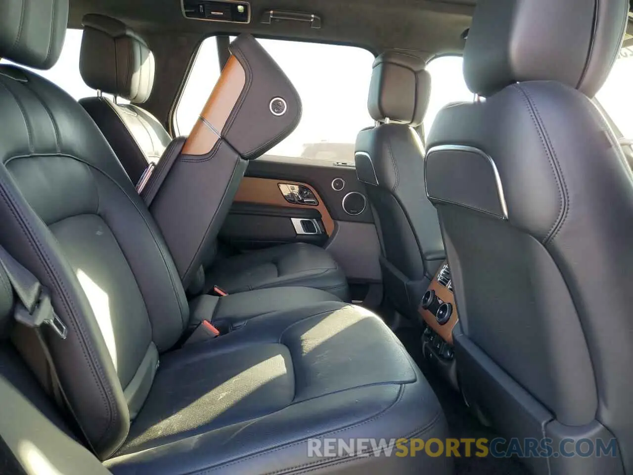 10 Photograph of a damaged car SALGV2RE6KA531736 LAND ROVER RANGEROVER 2019