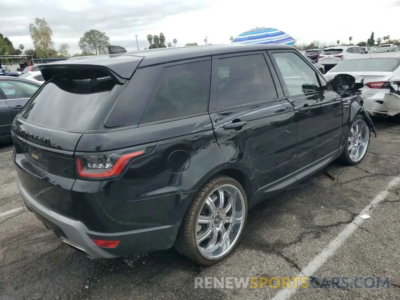 3 Фотография поврежденного автомобиля SALWG2RU2KA870958 LAND ROVER RANGEROVER 2019