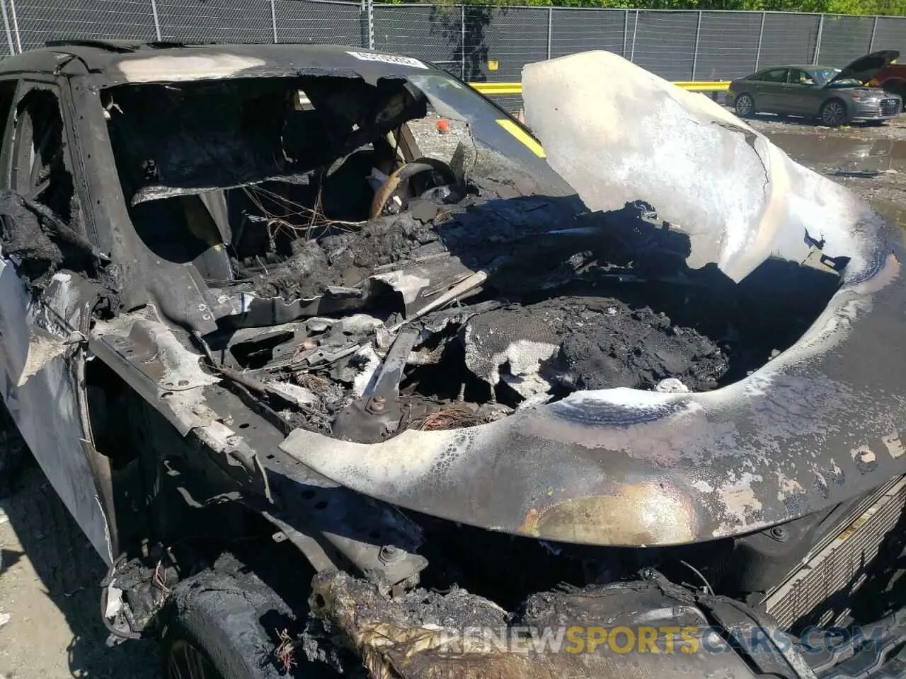 9 Photograph of a damaged car SALYL2EX8KA212730 LAND ROVER RANGEROVER 2019