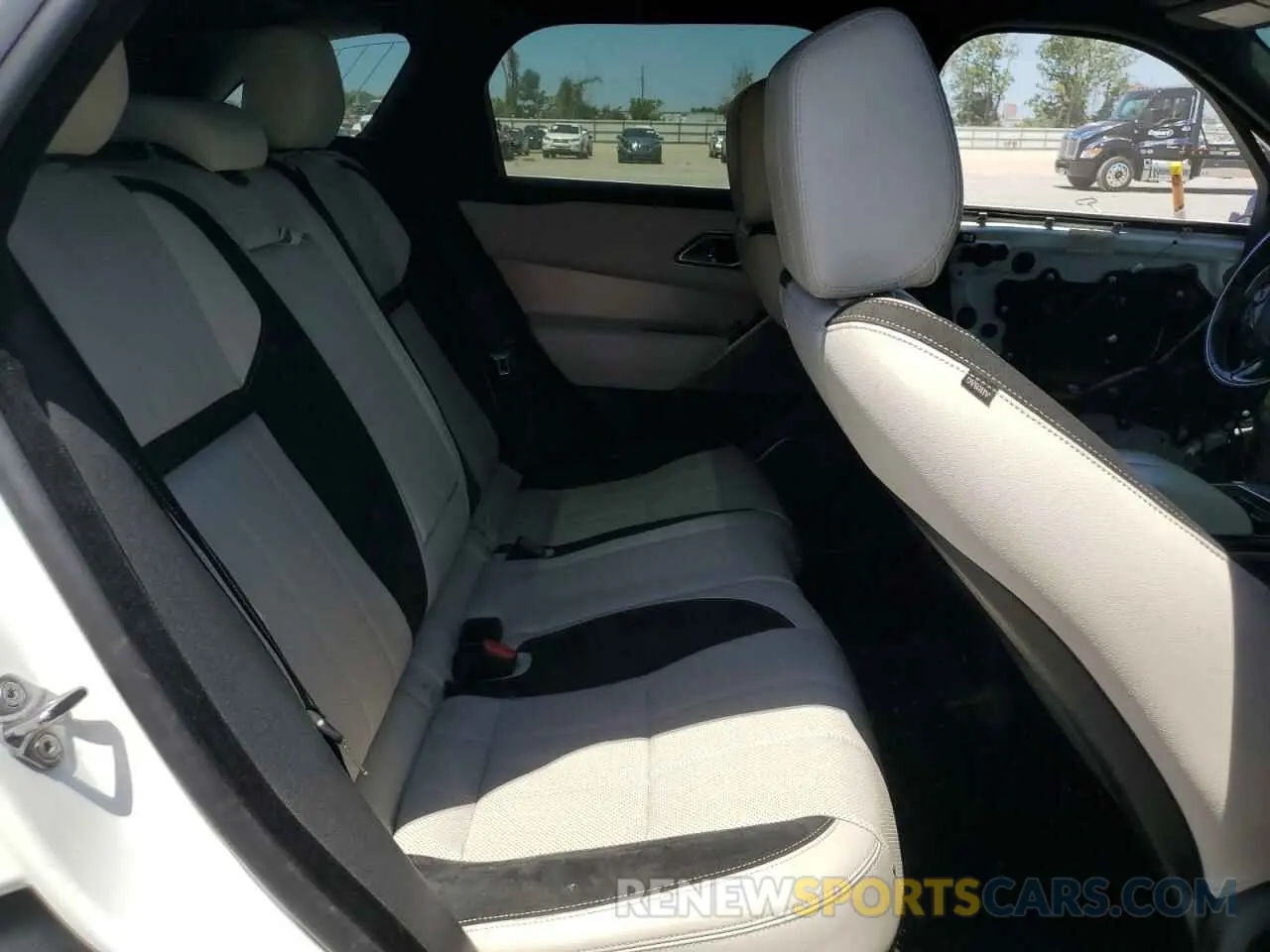 11 Photograph of a damaged car SALYL2EX8KA793405 LAND ROVER RANGEROVER 2019