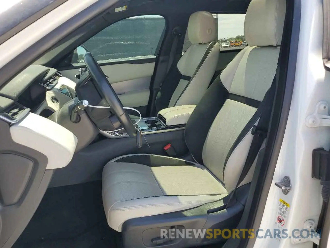 7 Photograph of a damaged car SALYL2EX8KA793405 LAND ROVER RANGEROVER 2019