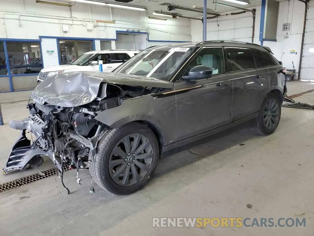 1 Photograph of a damaged car SALYL2FV8KA211395 LAND ROVER RANGEROVER 2019