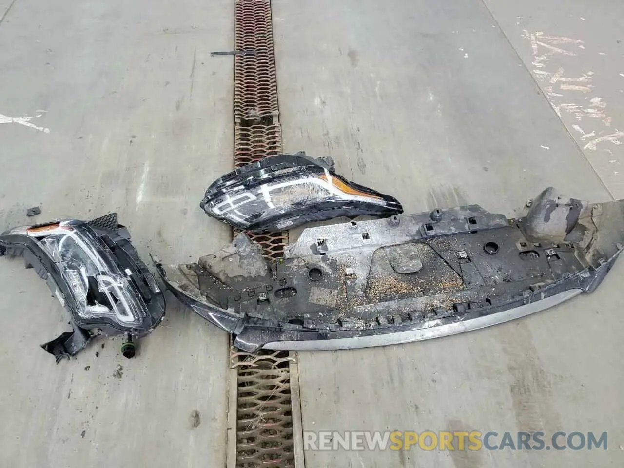 13 Photograph of a damaged car SALYL2FV8KA211395 LAND ROVER RANGEROVER 2019