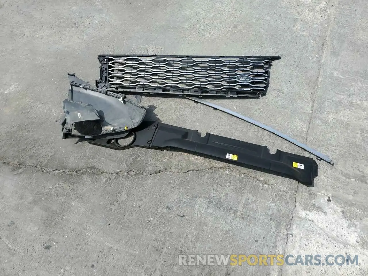 13 Photograph of a damaged car SALGS2RU0LA583154 LAND ROVER RANGEROVER 2020