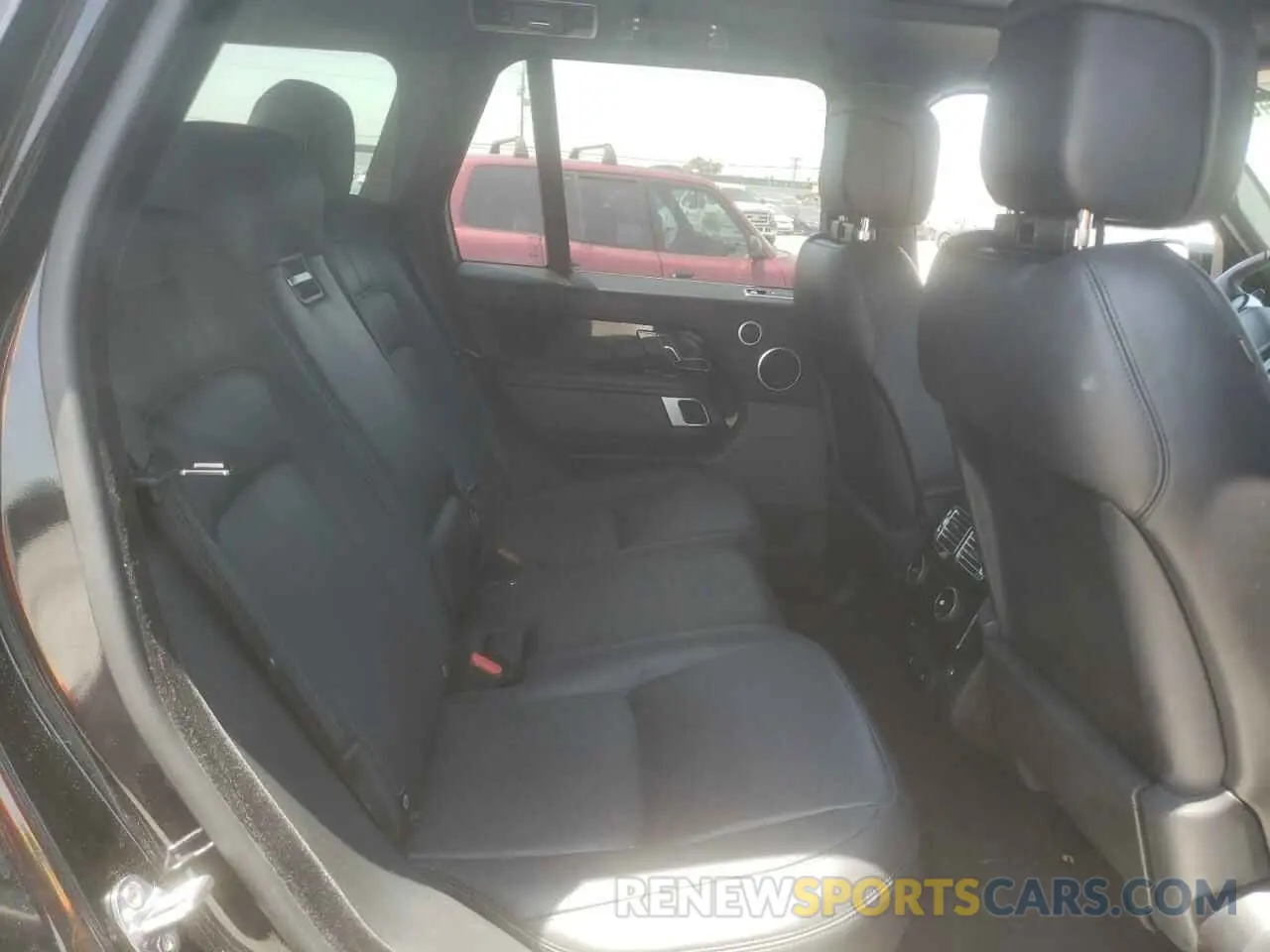 6 Photograph of a damaged car SALGS2SE1LA568097 LAND ROVER RANGEROVER 2020