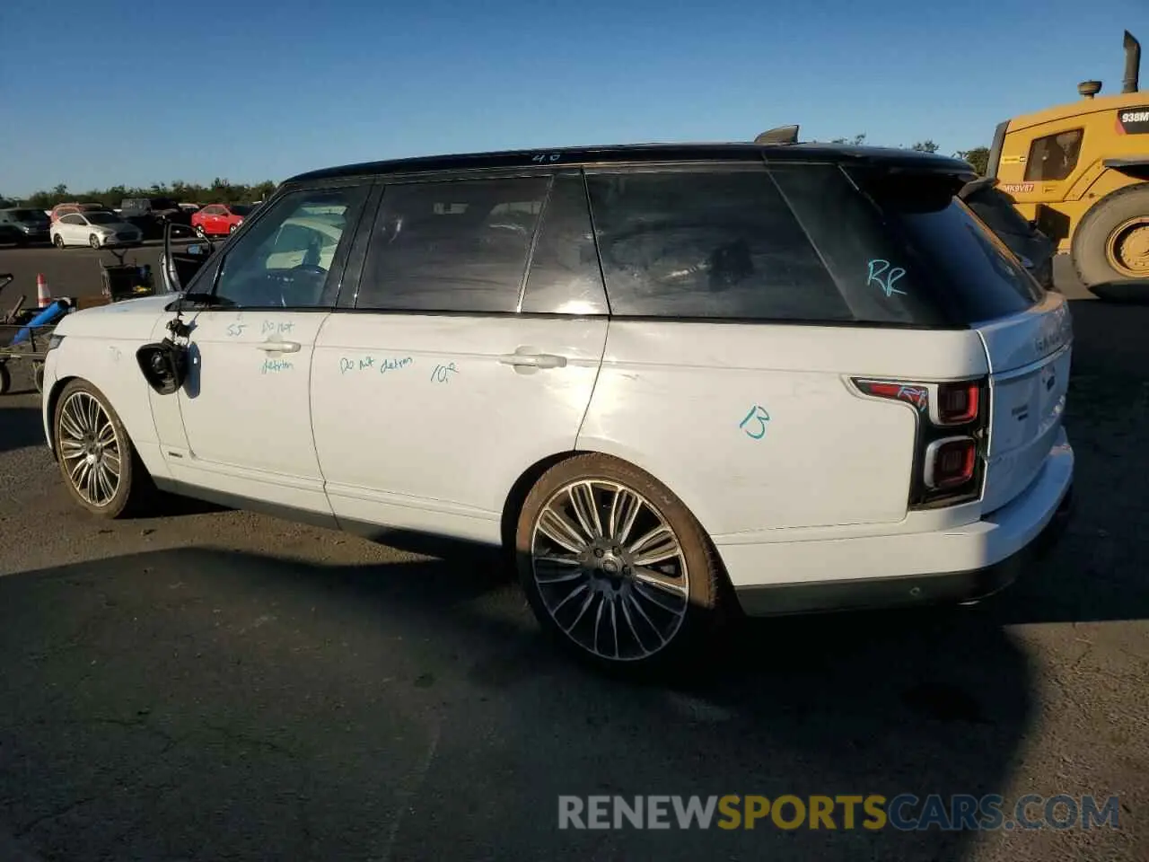 2 Photograph of a damaged car SALGS5SE3LA586215 LAND ROVER RANGEROVER 2020