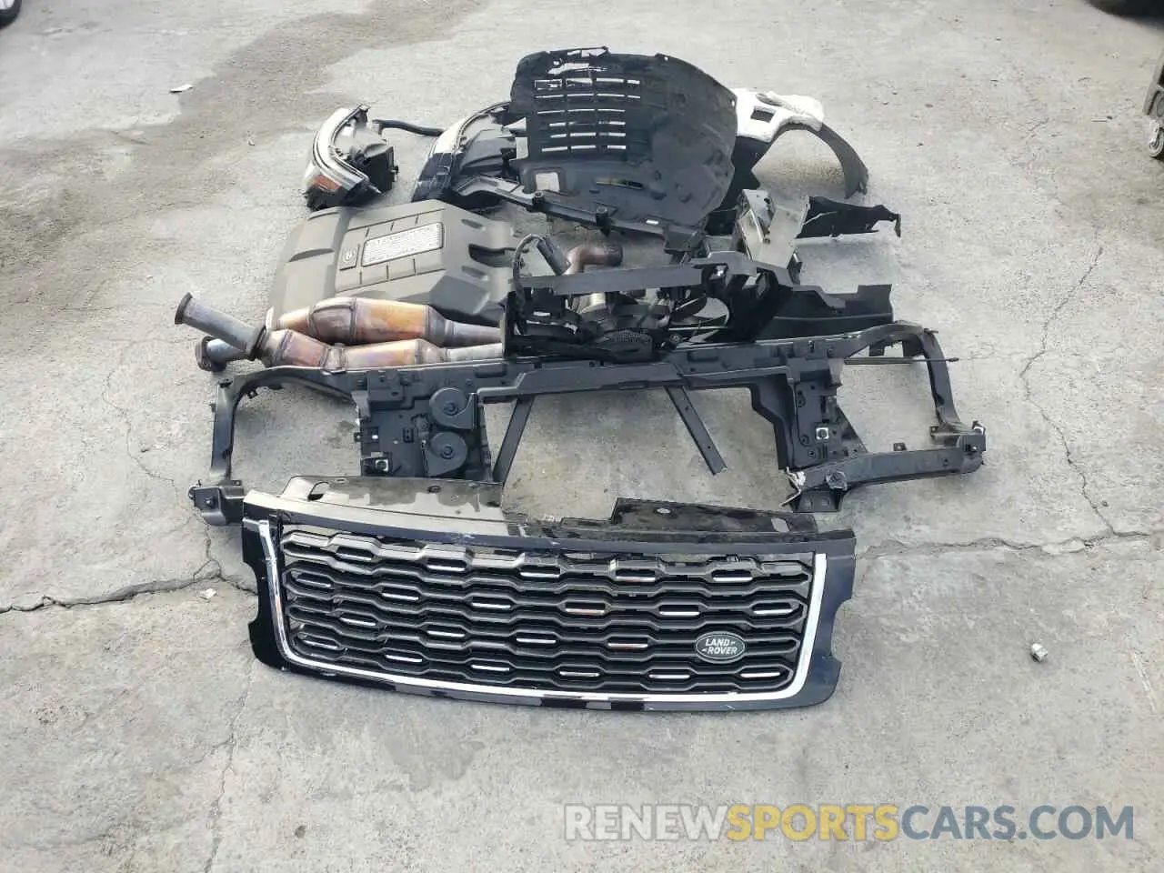 13 Photograph of a damaged car SALGW2REXLA580744 LAND ROVER RANGEROVER 2020
