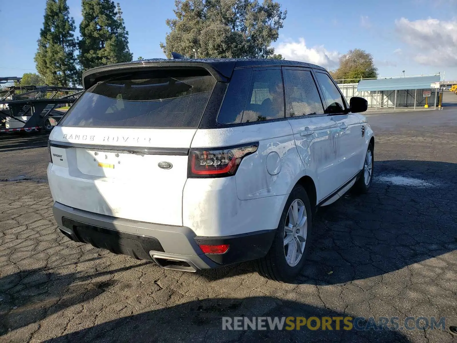 4 Photograph of a damaged car SALWG2SU4LA718109 LAND ROVER RANGEROVER 2020