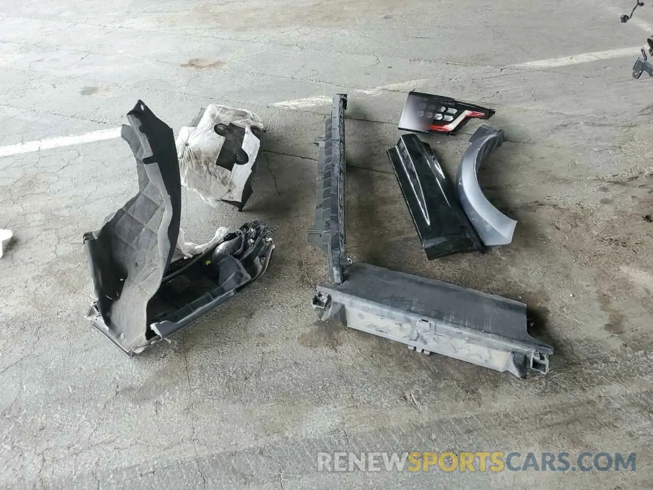 12 Photograph of a damaged car SALWR2SE4LA888795 LAND ROVER RANGEROVER 2020