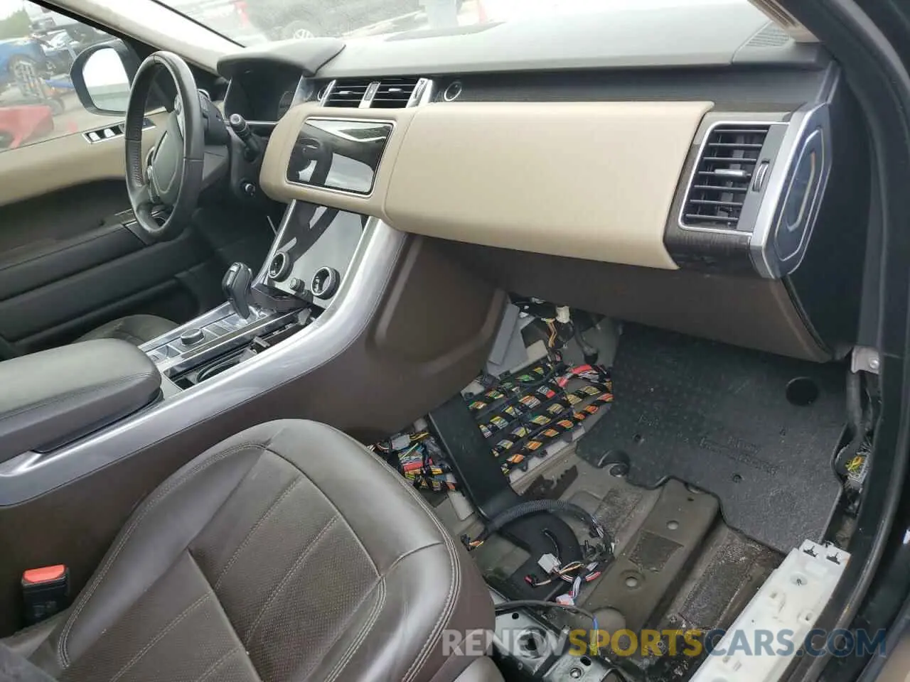 8 Photograph of a damaged car SALWR2SU9LA881557 LAND ROVER RANGEROVER 2020