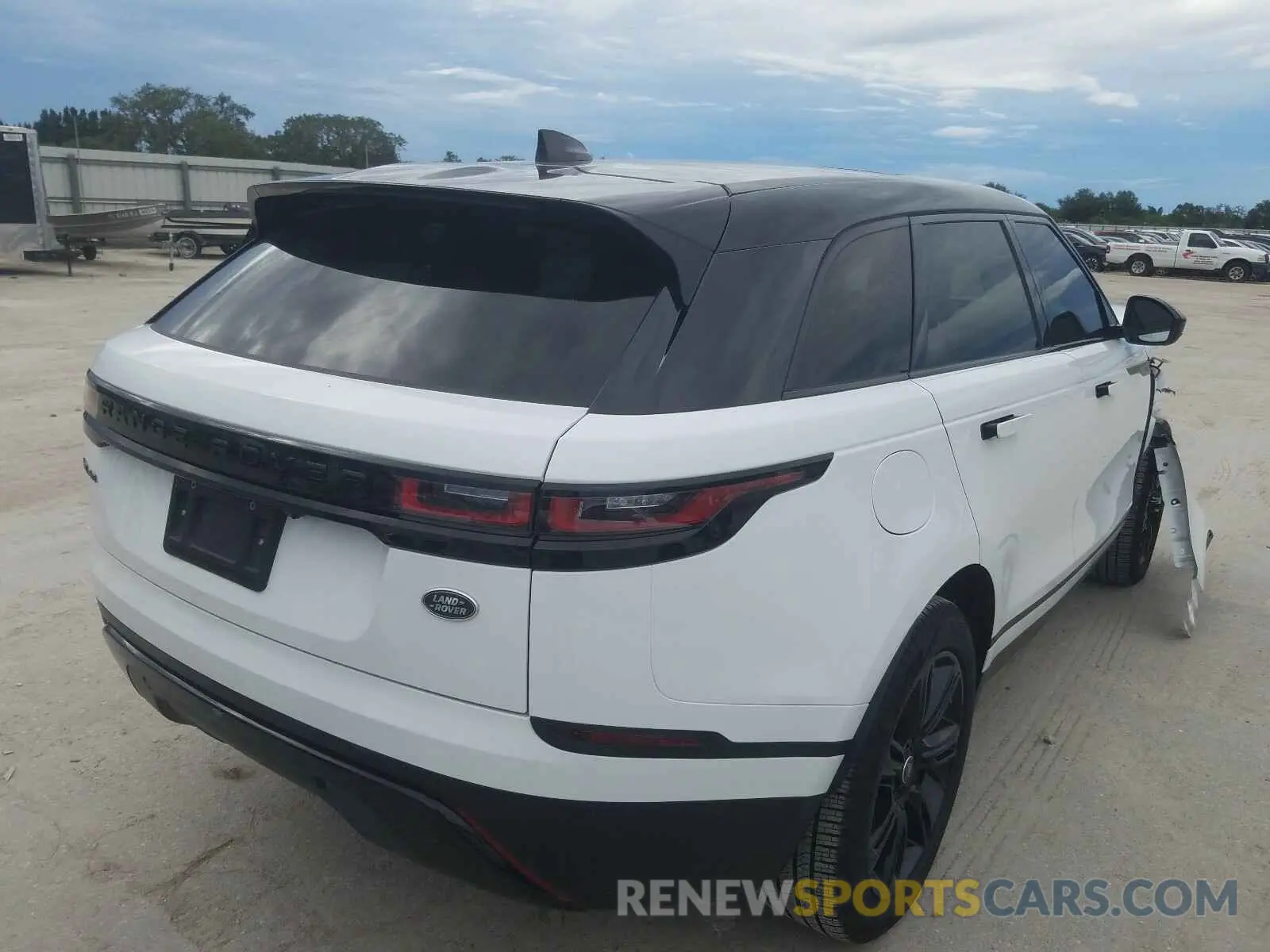 4 Photograph of a damaged car SALYB2FV0LA256769 LAND ROVER RANGEROVER 2020