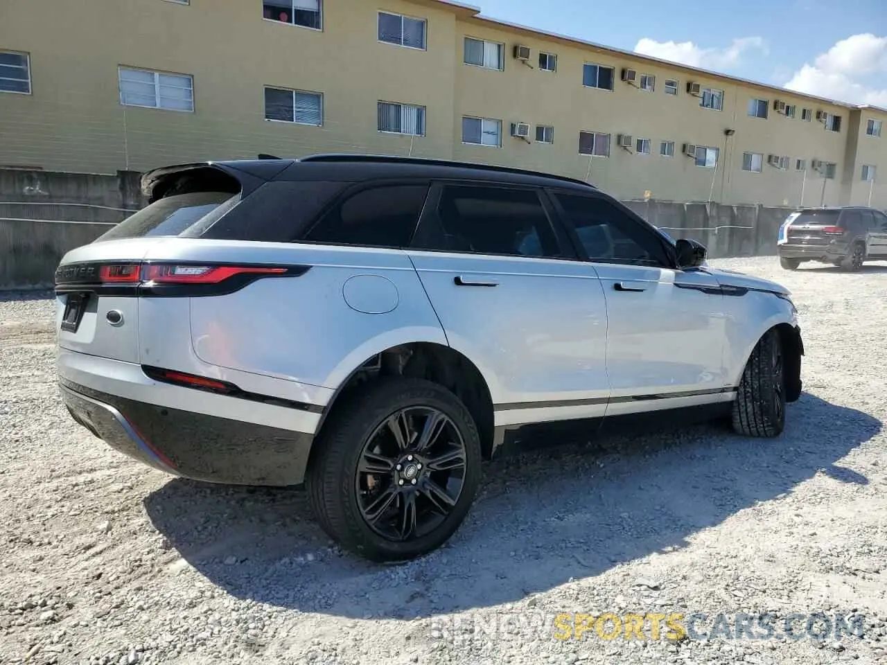 3 Photograph of a damaged car SALYK2EX7LA247876 LAND ROVER RANGEROVER 2020