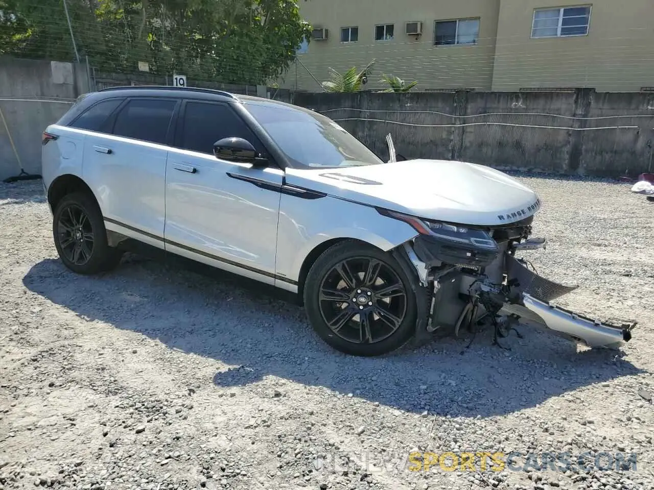 4 Photograph of a damaged car SALYK2EX7LA247876 LAND ROVER RANGEROVER 2020