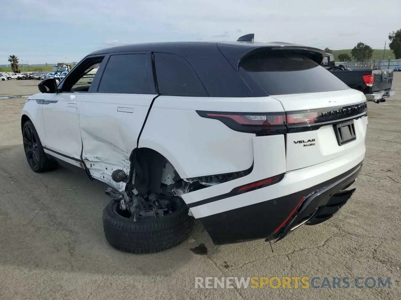 2 Photograph of a damaged car SALYM2EV9LA238122 LAND ROVER RANGEROVER 2020
