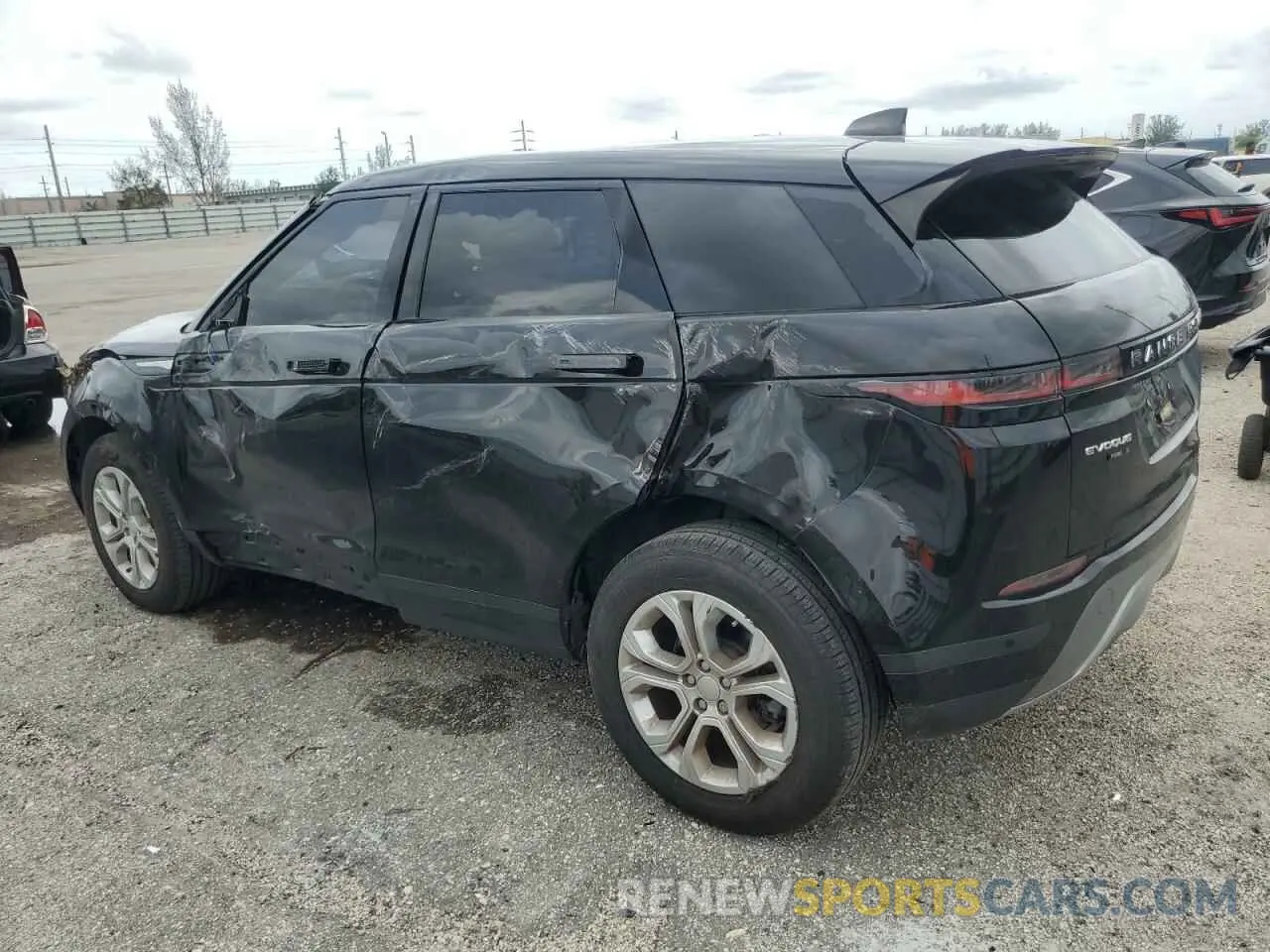 2 Photograph of a damaged car SALZJ2FX5LH030131 LAND ROVER RANGEROVER 2020
