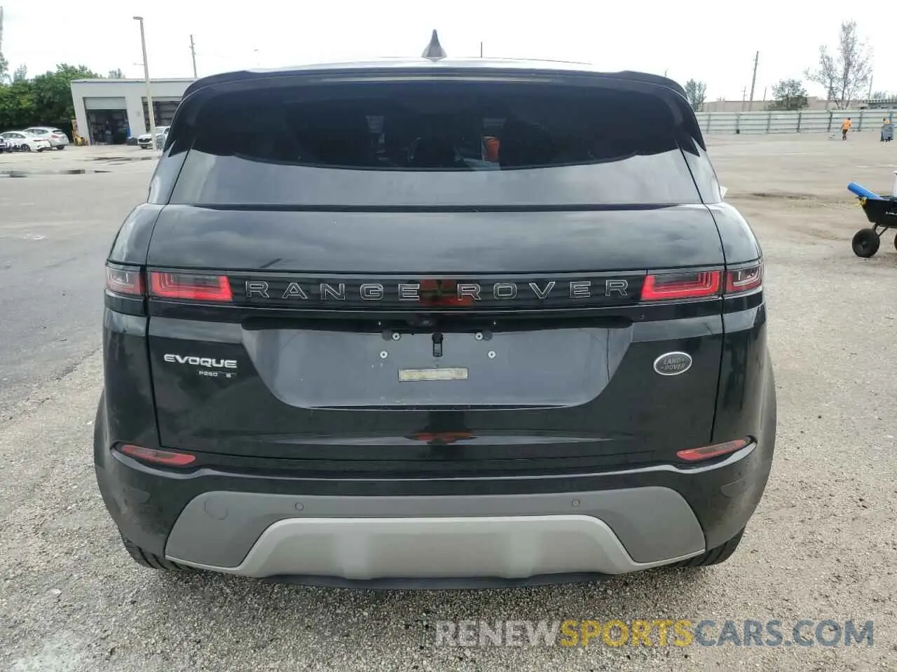 6 Photograph of a damaged car SALZJ2FX5LH030131 LAND ROVER RANGEROVER 2020