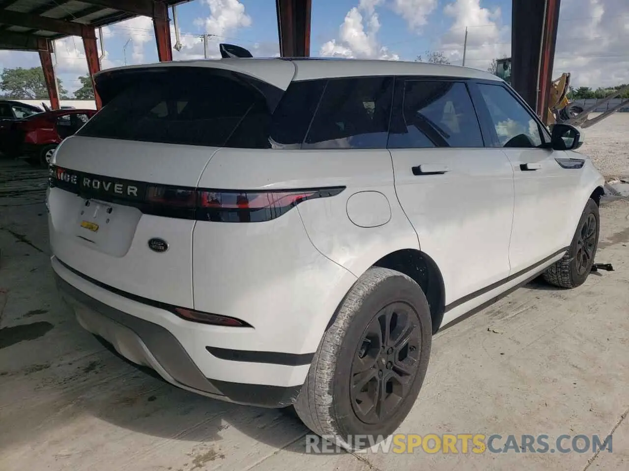 4 Photograph of a damaged car SALZJ2FXXLH070012 LAND ROVER RANGEROVER 2020
