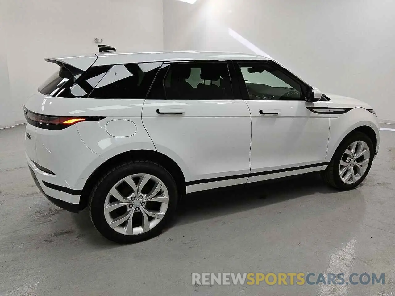 3 Photograph of a damaged car SALZP2FXXLH078187 LAND ROVER RANGEROVER 2020