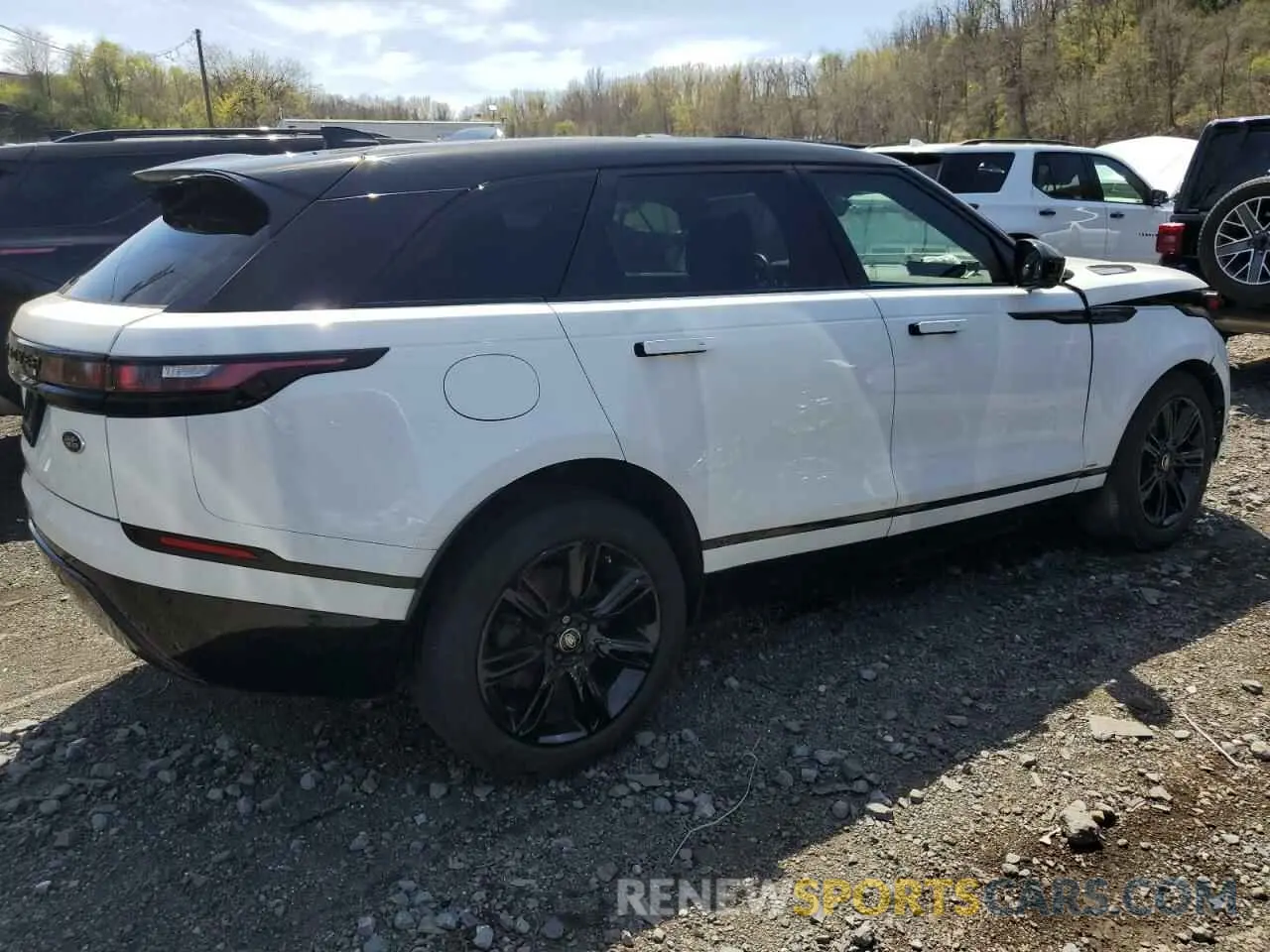 3 Photograph of a damaged car SALYT2EX9MA305713 LAND ROVER RANGEROVER 2021