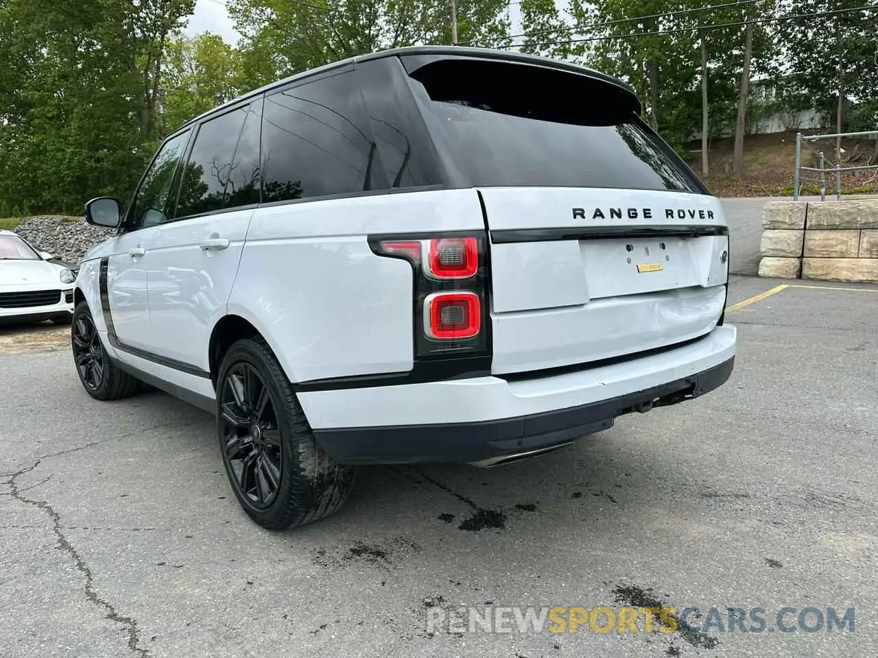2 Photograph of a damaged car SALGR2SU5NA459924 LAND ROVER RANGEROVER 2022