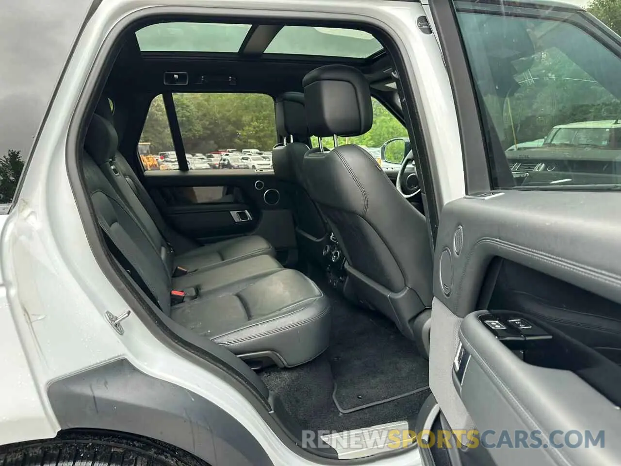 5 Photograph of a damaged car SALGR2SU5NA459924 LAND ROVER RANGEROVER 2022