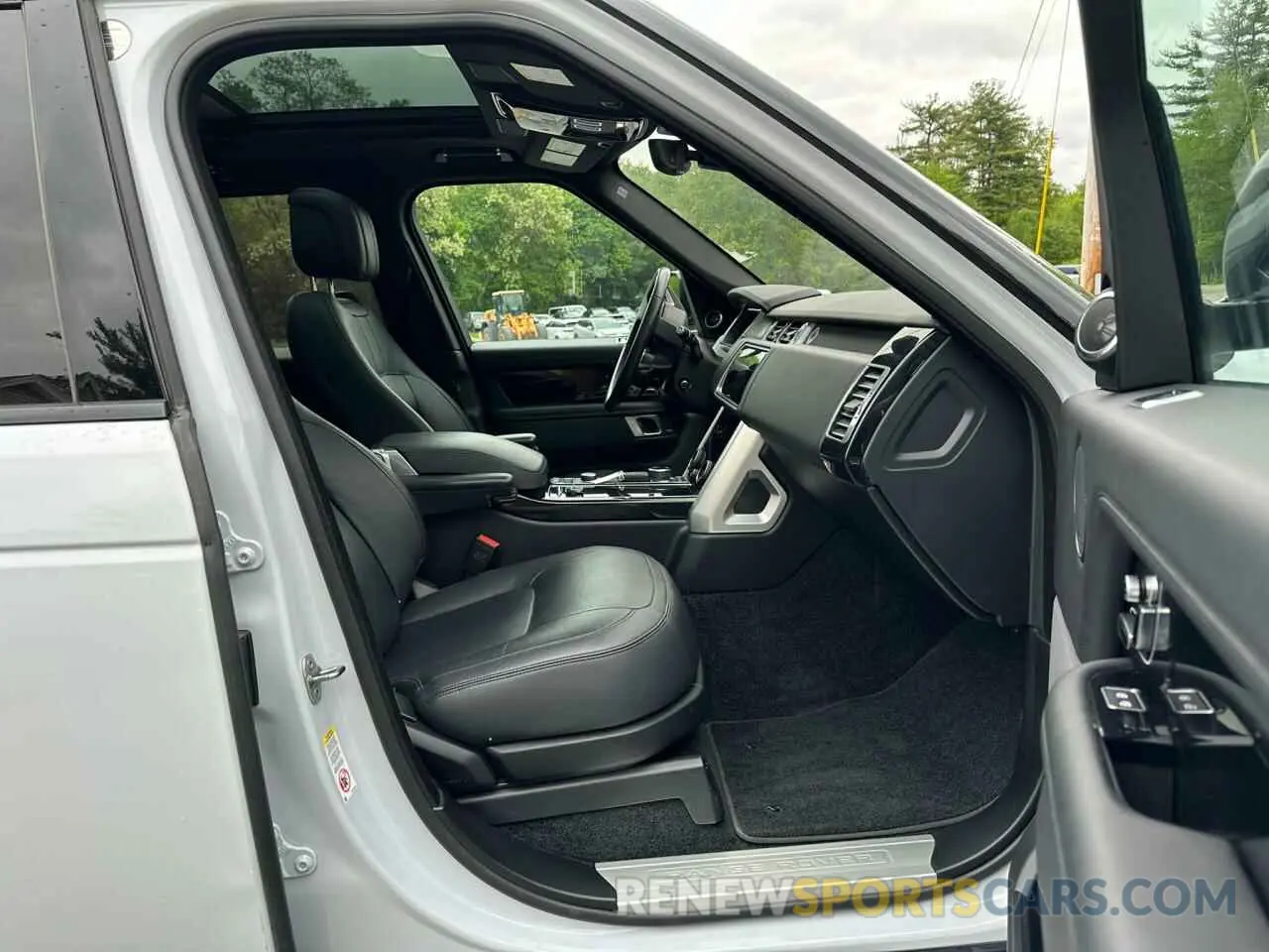 8 Photograph of a damaged car SALGR2SU5NA459924 LAND ROVER RANGEROVER 2022