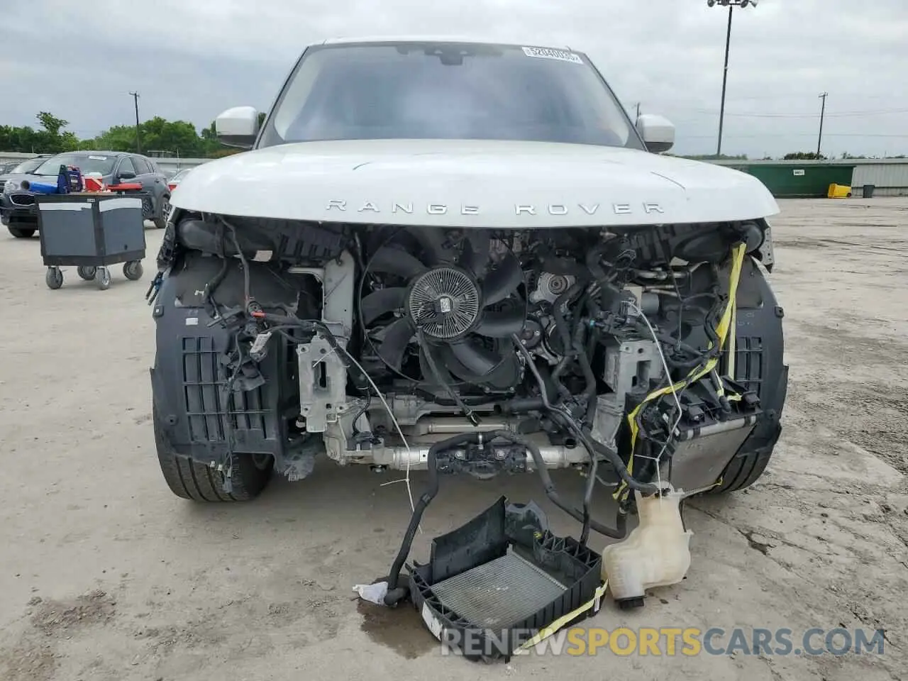 5 Photograph of a damaged car SALGS2RU6NA463152 LAND ROVER RANGEROVER 2022