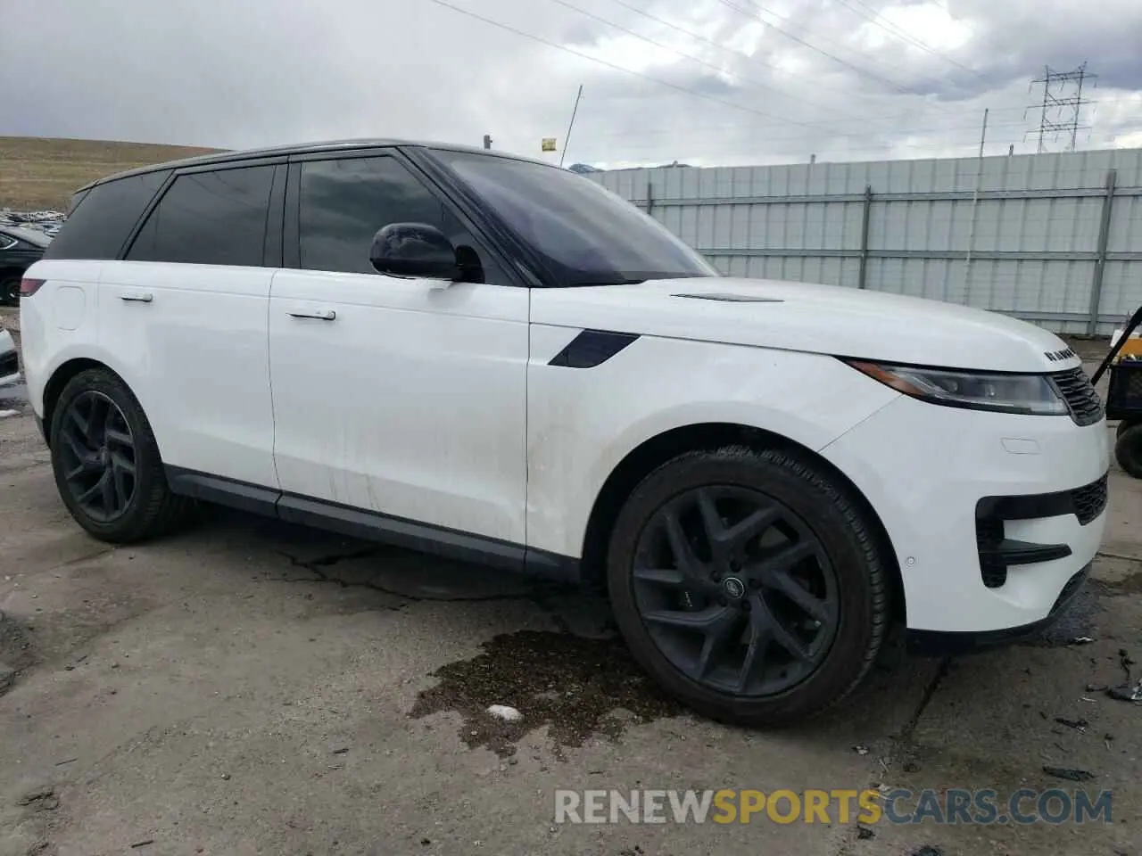 4 Photograph of a damaged car SAL1P9EU1PA140295 LAND ROVER RANGEROVER 2023