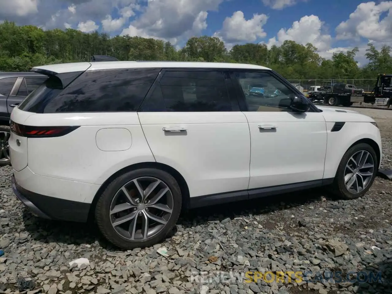 3 Photograph of a damaged car SAL1P9EU9PA109943 LAND ROVER RANGEROVER 2023