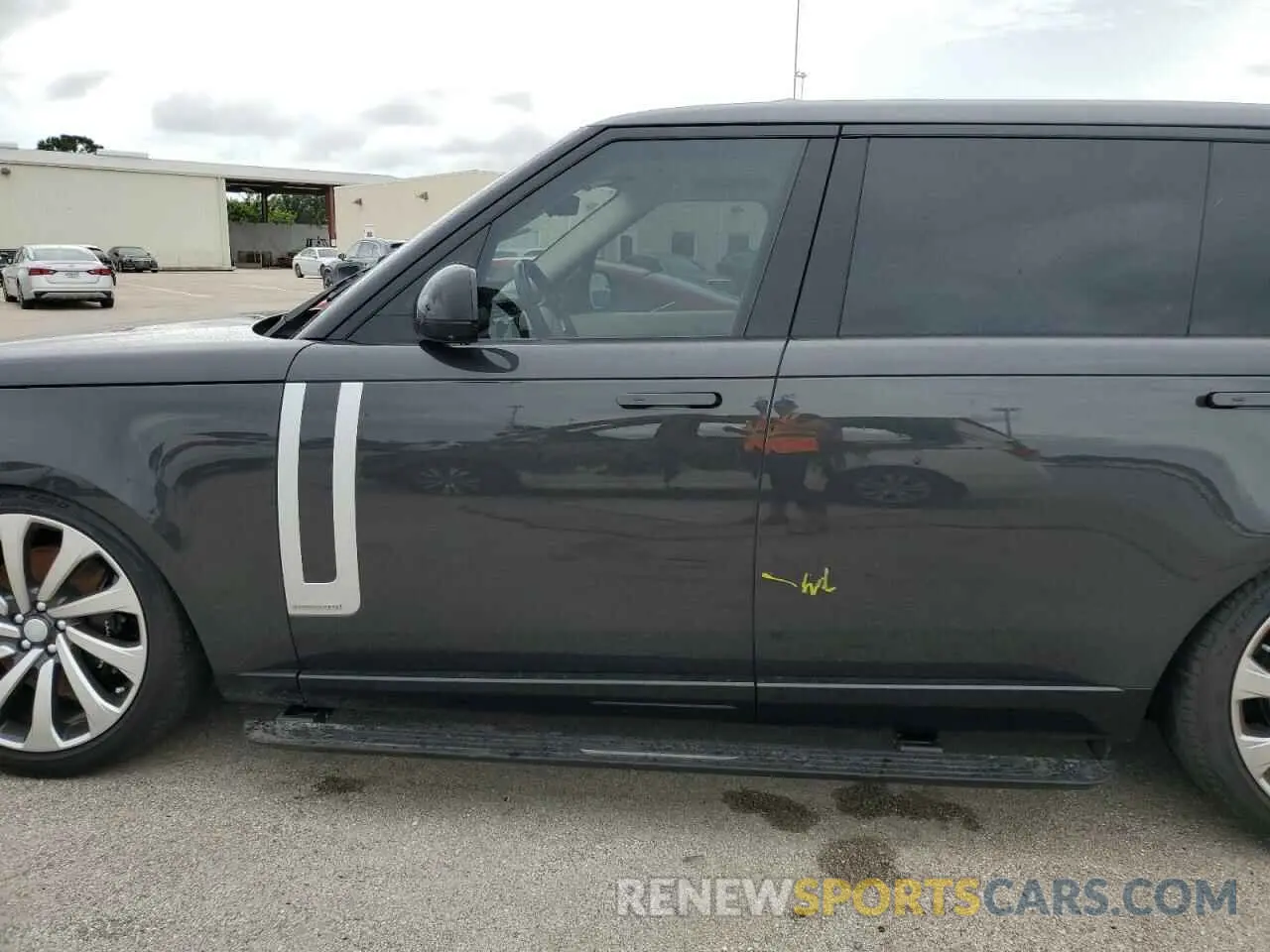 13 Photograph of a damaged car SALK1BE71PA018494 LAND ROVER RANGEROVER 2023