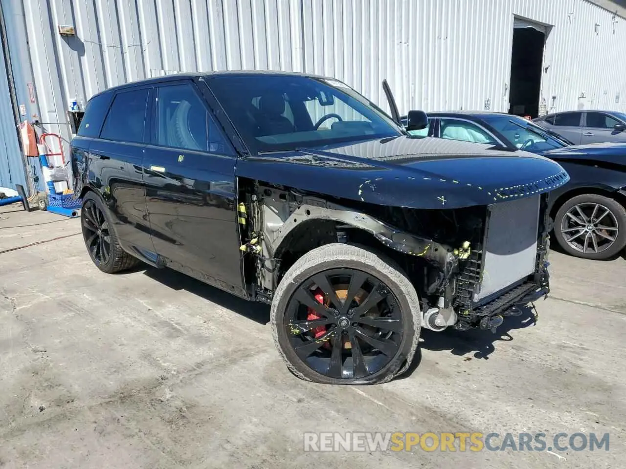 4 Photograph of a damaged car SAL1L9FU0RA410534 LAND ROVER RANGEROVER 2024