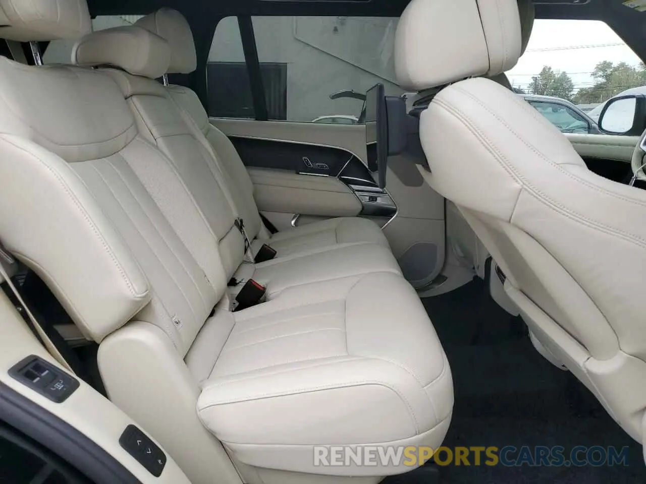 11 Photograph of a damaged car SALKPBE96RA203739 LAND ROVER RANGEROVER 2024