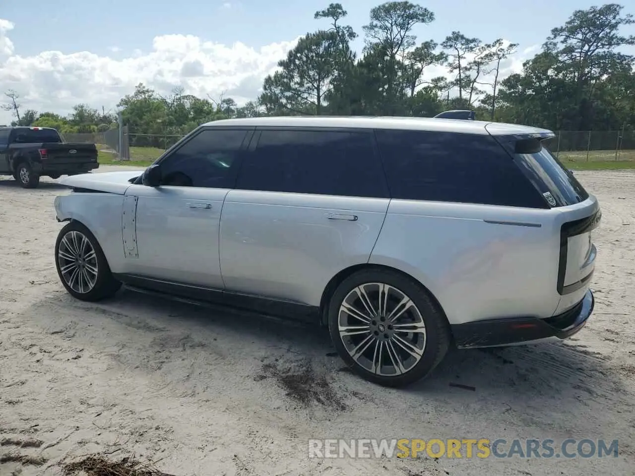 2 Фотография поврежденного автомобиля SALKPBFU1RA253208 LAND ROVER RANGEROVER 2024