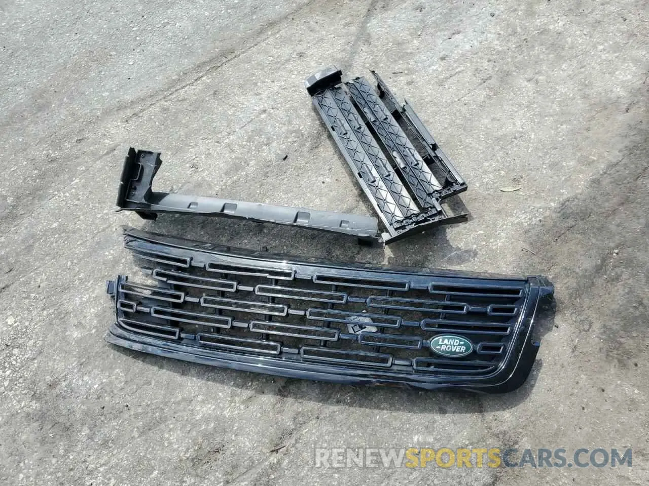 13 Photograph of a damaged car SALYJ2EX2RA386180 LAND ROVER RANGEROVER 2024