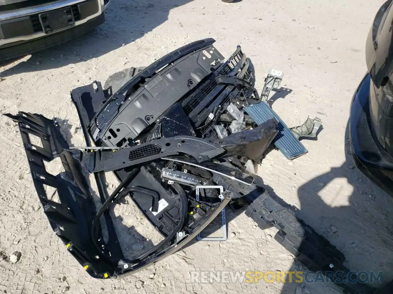 13 Photograph of a damaged car SALKPBFU0SA275206 LAND ROVER RANGEROVER 2025