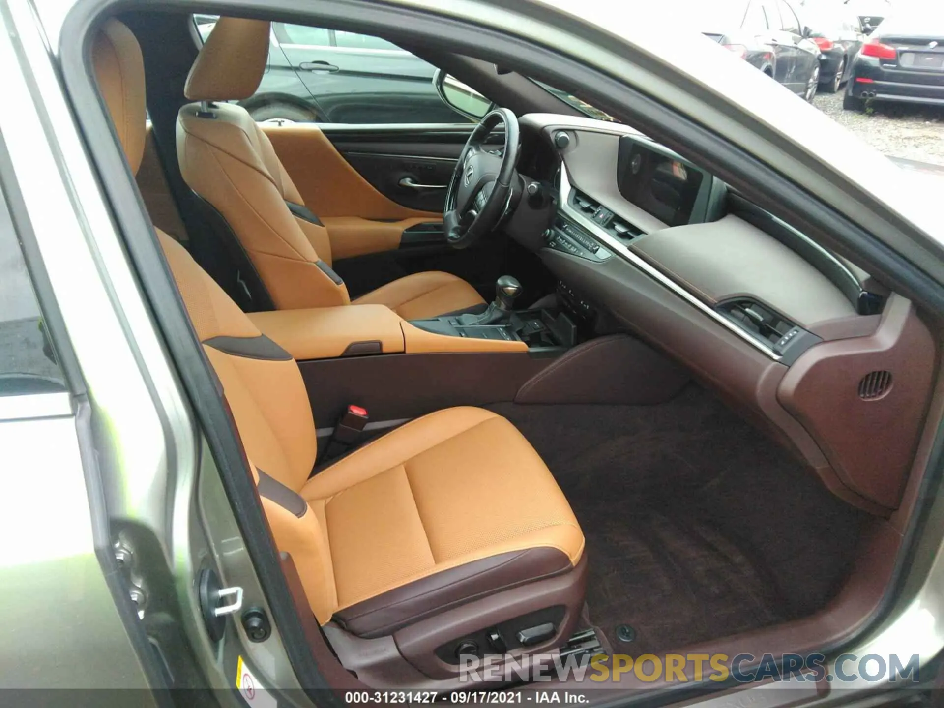 5 Photograph of a damaged car 58ABZ1B12KU005906 LEXUS ES 2019