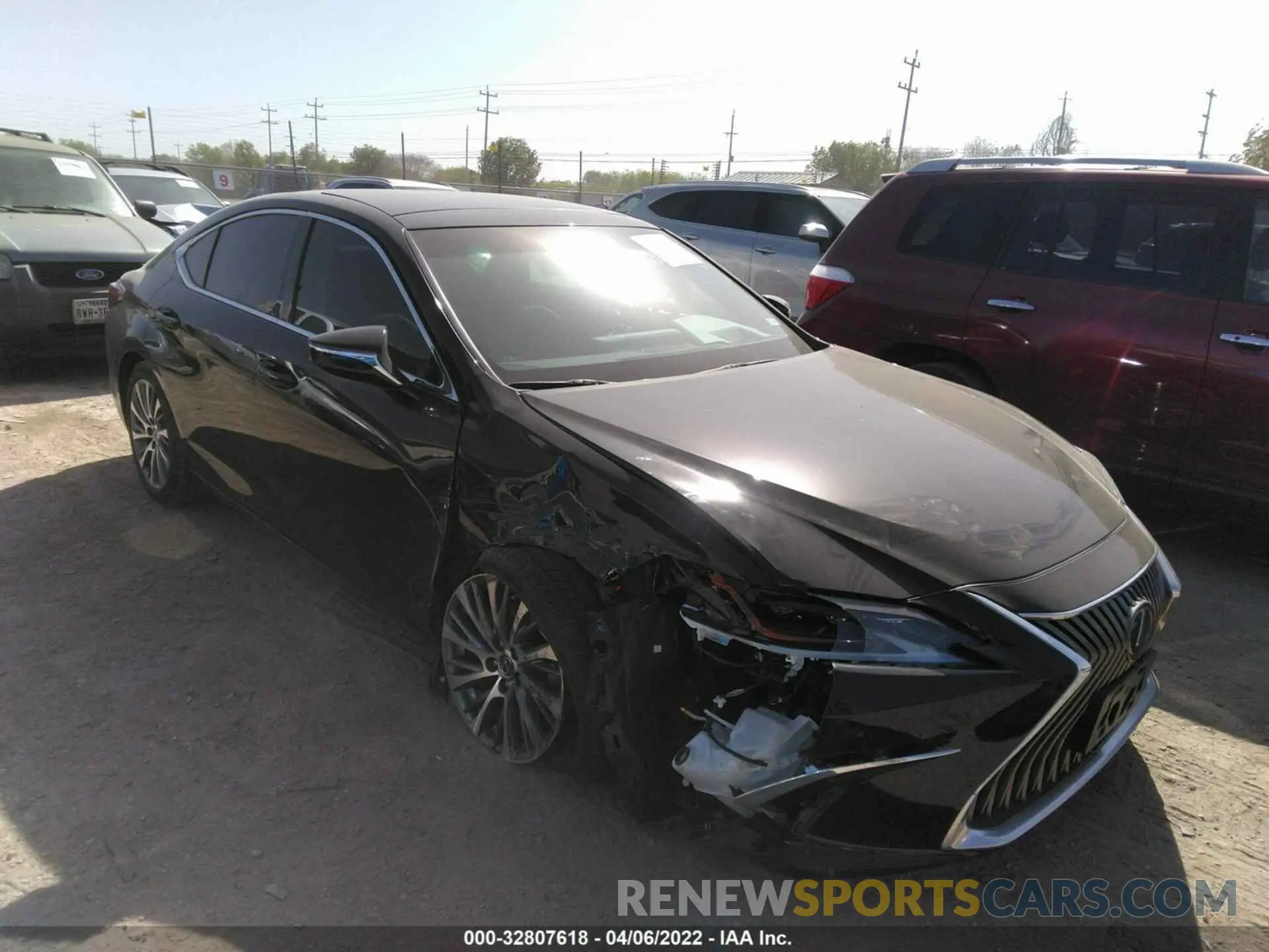 1 Фотография поврежденного автомобиля 58ABZ1B12KU022110 LEXUS ES 2019