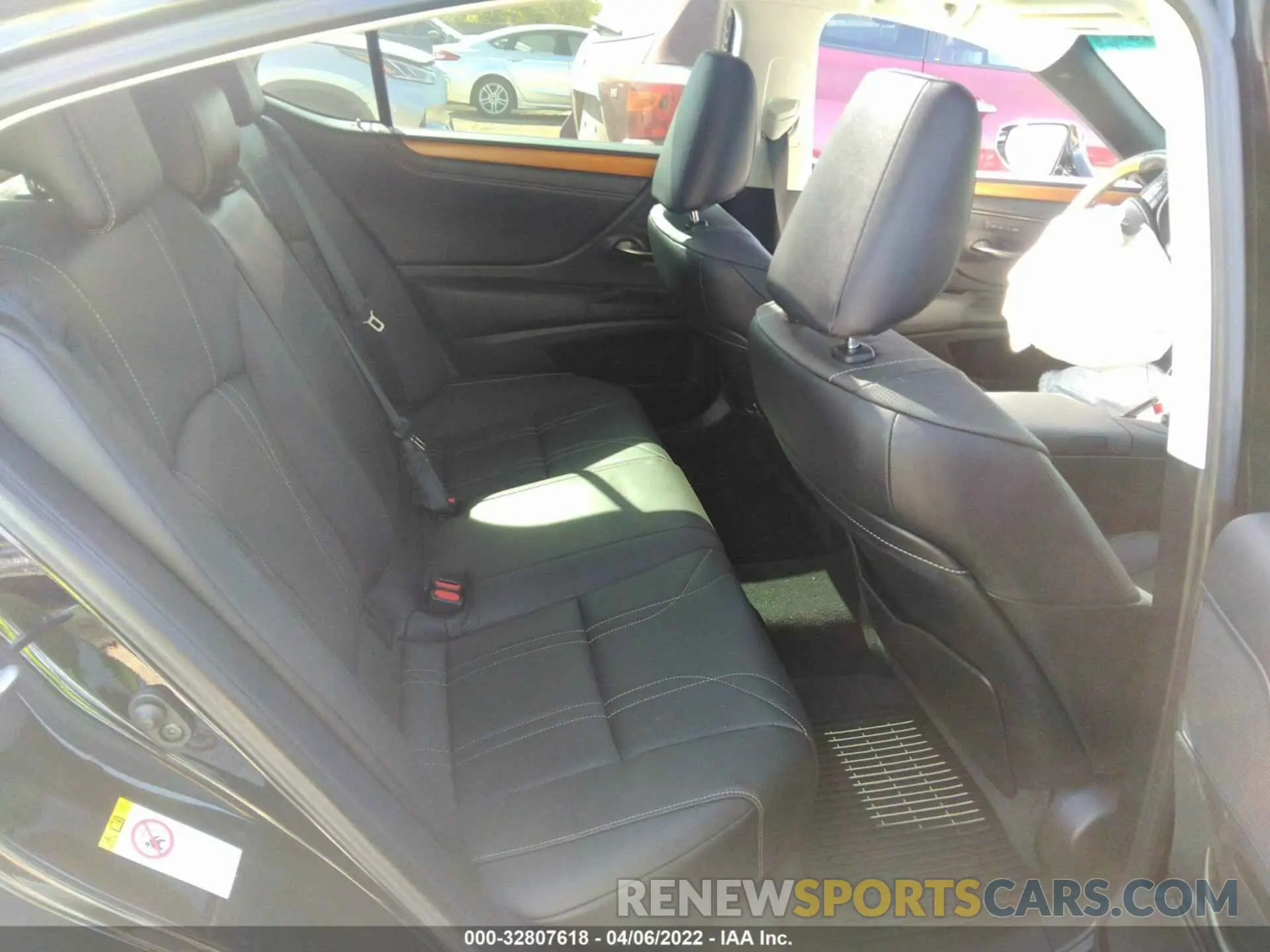 8 Фотография поврежденного автомобиля 58ABZ1B12KU022110 LEXUS ES 2019