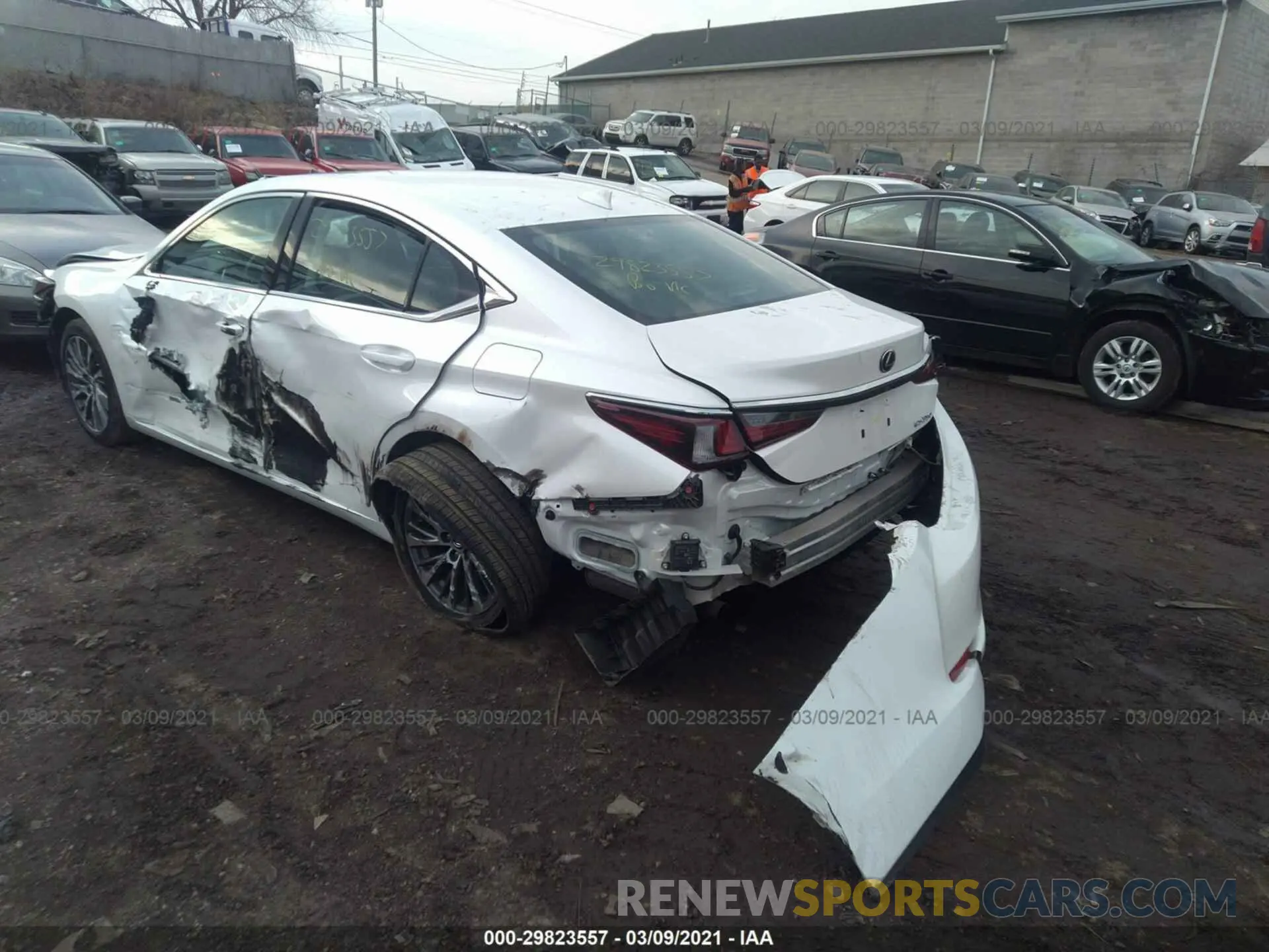 3 Photograph of a damaged car 58ABZ1B16KU030436 LEXUS ES 2019