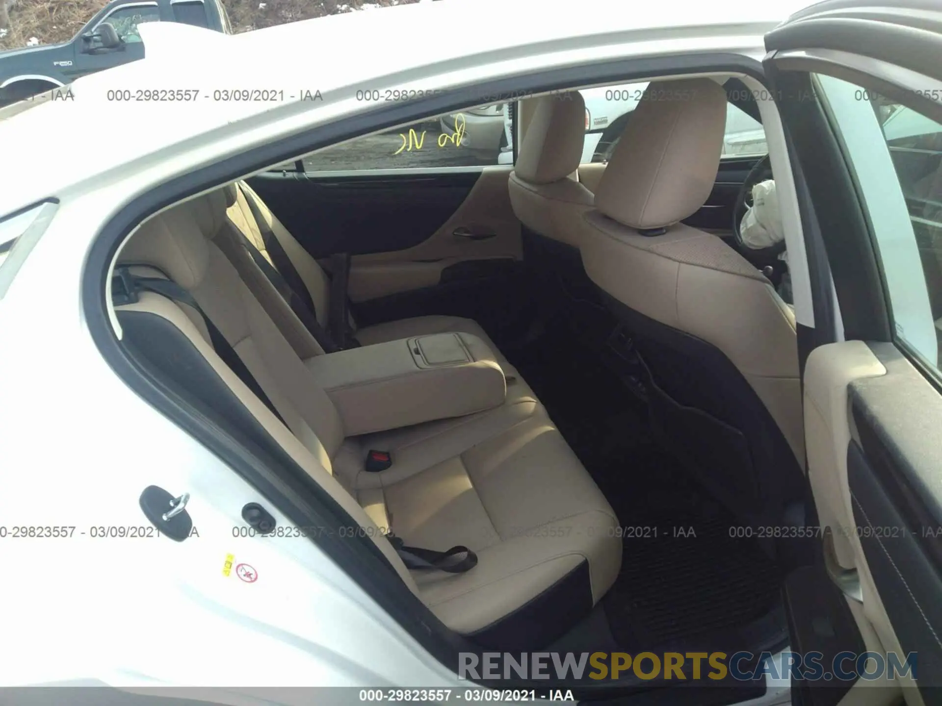 8 Photograph of a damaged car 58ABZ1B16KU030436 LEXUS ES 2019